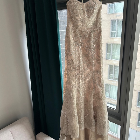 Beautiful Galina Signature SWG605 gown from David’s Bridal’s designer line. - Picture 5 of 9
